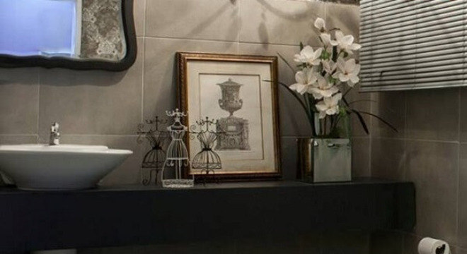 Quadros podem ser utilizados como enfeites para bancada de banheiro