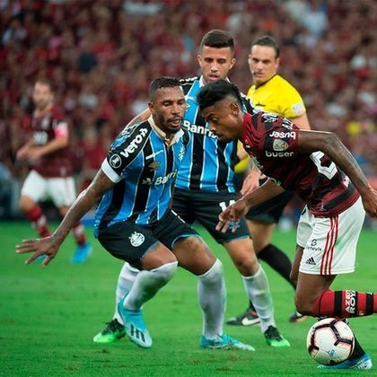 Quando era comandante do Grêmio, Renato sofreu uma goleada histórica para o Flamengo na semifinal da Libertadores. Depois do 1x1 em Porto Alegre, Rubro-Negro atropelou o Tricolor Gaúcho por 5x0 no Maracanã. O técnico ficou marcado e virou meme. 
