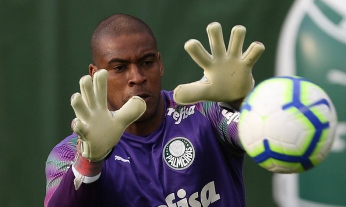 Quando participou de um programa na Fox Sports, o ex-jogador afirmou que 'goleiro negão sempre toma gol' ao comentar sobre Jailson, goleiro do Palmeiras. 
