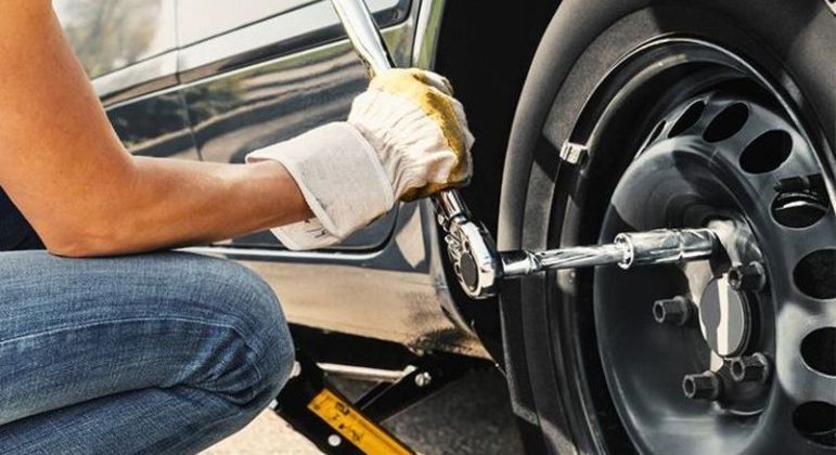 Também deve ser feita a troca dos pneus quando eles têm danos como bolhas, furos irrecuperáveis ou outros tipos de problemas na banda