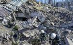 Quartel é destruído após ataque de mísseis russos em Mykolaiv no sul da Ucrânia