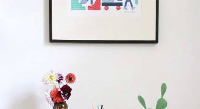 Quarto com tapete frufru colorido