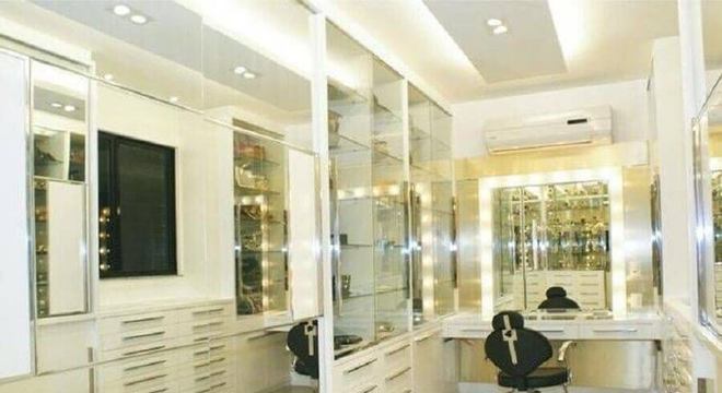 quarto de casal luxuosos com closet 