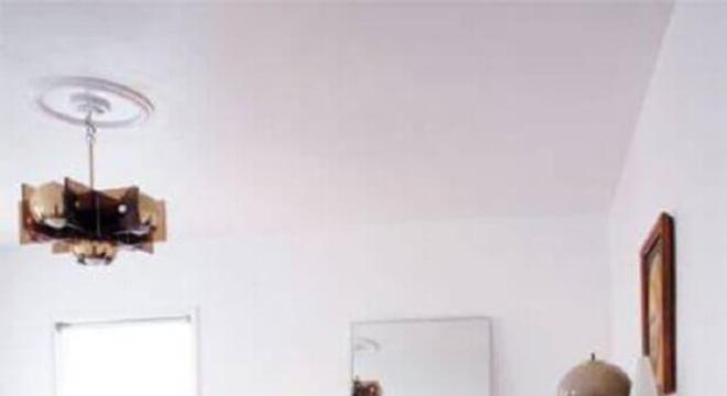 quarto decorado com tapete de couro 