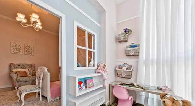 Quarto infantil planejado com casinha de bonecas