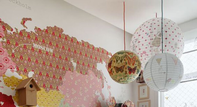 Quarto infantil planejado e gigantografia rosa