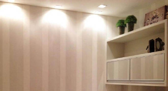 quarto juvenil feminino decorado em cores neutras