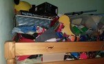 Cama serve para dormir? Não na cabeça de Zachary, de 11 anos, que usa a cama de cima do beliche para guardar todos os brinquedos, sem nenhuma organizaçãoNÃO PERCA: Aranha gigantesca é flagrada em parede, e a web reage: 'Saiam daí'