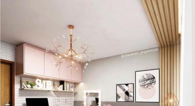 Quarto moderno com cadeira simples na escrivaninha