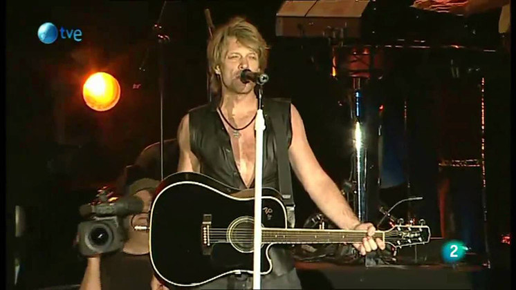 Quatro anos depois, Bon Jovi, banda do cantor Jon Bon Jovi, fez um grande show na Apoteose . Um fato que marcou a passagem deles pelo Rio foi uma corridinha do vocalista na orla de Ipanema. 