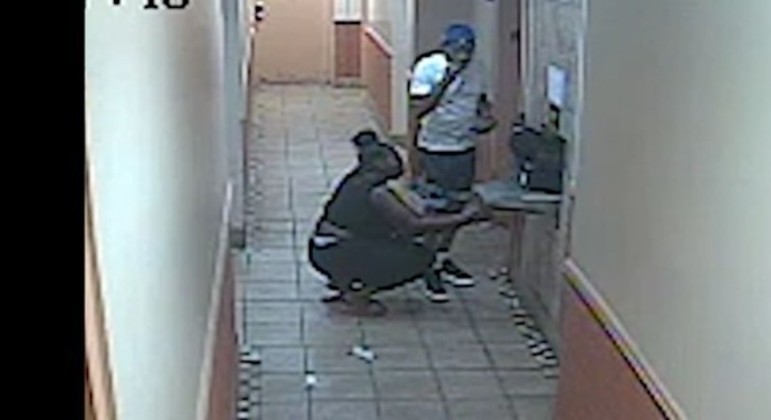 Último registro do homem antes do acidente com o compactador