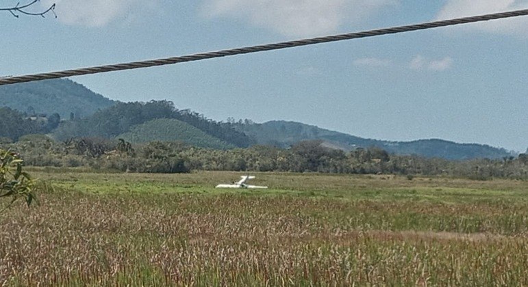 Aeronave de pequeno porte cai em região de mata de Biritiba Mirim (SP)