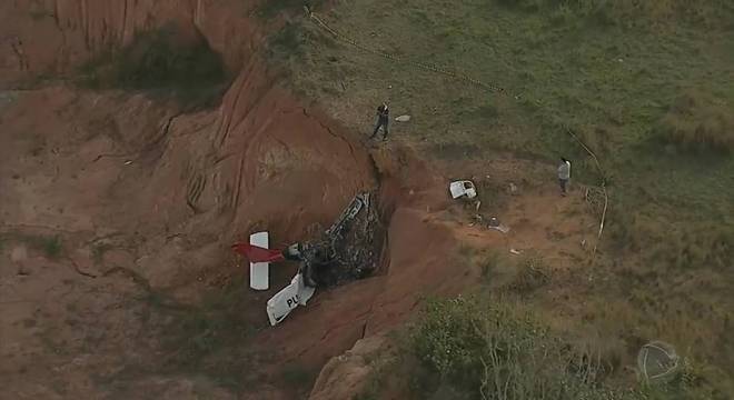 Duas pessoas morreram na queda de um ultraleve na zona oeste do Rio de Janeiro