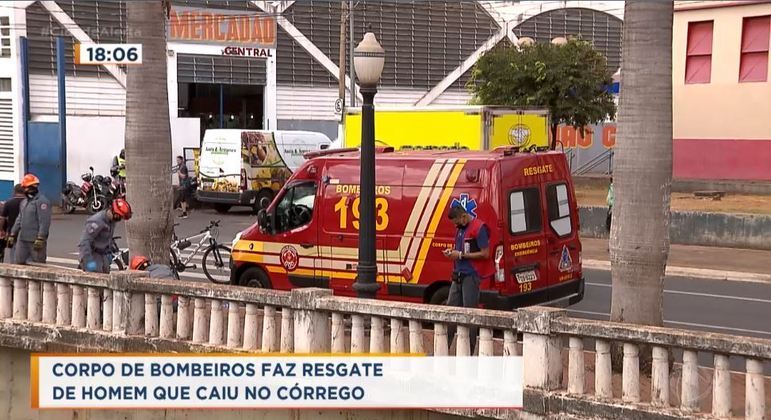 Corpo De Bombeiros Faz Resgate De Homem Que Caiu No Córrego Recordtv Interior Sp R7 Cidade 3865