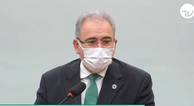Queiroga admite preocupação com terceira onda no Brasil