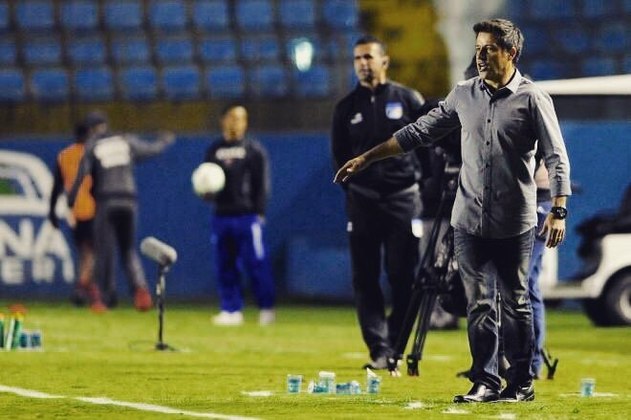 Hoje, aos 50 anos, ele é treinador. Ramon começou como auxiliar-técnico do Joinville, em 2013. O atual técnico da seleção brasileira já esteve à beira do campo do Anápolis, Tombense, Vasco, Vitória e da seleção do Brasil sub-20