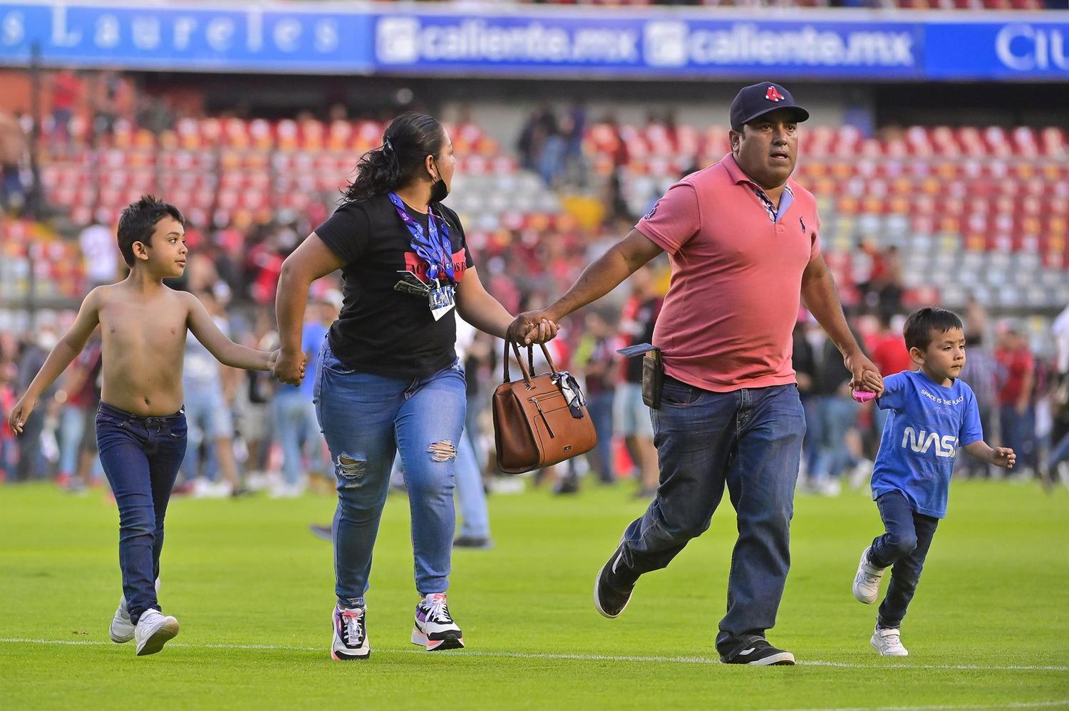 Invasões de campo e a segurança das partidas de futebol