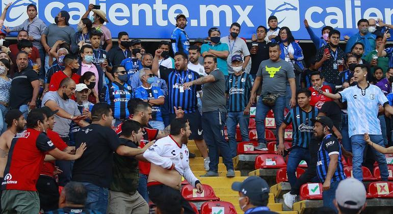 Dez homens envolvidos na confusão em Querétaro foram presos nesta terça
