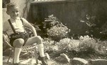 Essa recordação é realmente um show de fofura! Na foto, Emmanuel tinha apenas 4 anos de idade, em Auxonne, na França