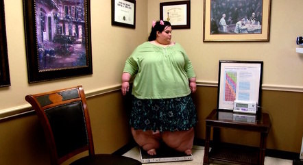 Amber, de quase 300 quilos, conta sua história 