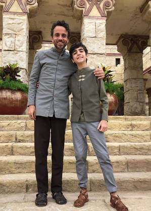Paulo Vilela e Haroun Abud posam juntos nos bastidores da superprodução