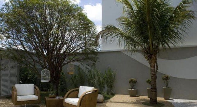 Quintal com poltronas