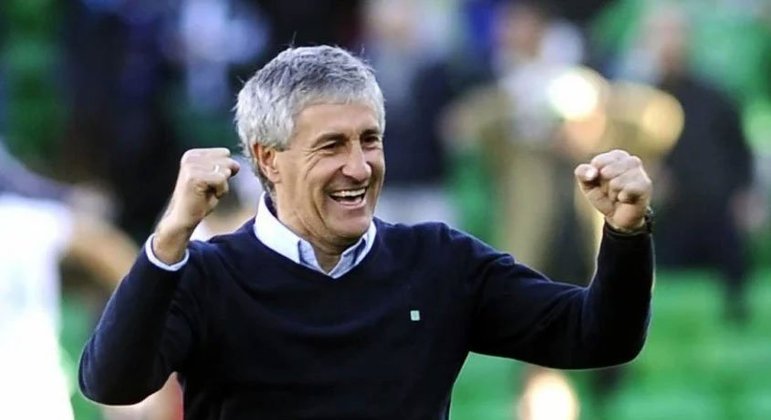 Quique Setién (Espanha) - 63 anos - Último clube: Barcelona - Desempregado desde agosto de 2020 - Classificou o Real Betis para a Liga Europa em 2018, além de levar o clube à semifinal da Copa do Rei no ano seguinte. Foi contratado pelo Barcelona, mas não obteve sucesso na equipe catalã