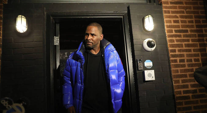 R. Kelly foi condenado por tráfico sexual de menores e mulheres