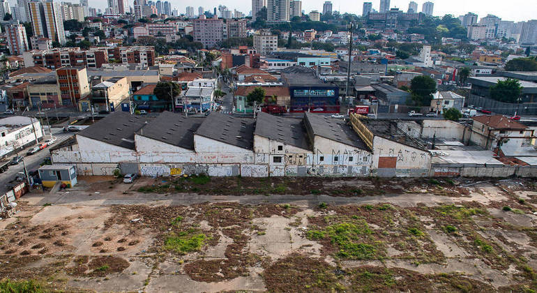 Comunidade Porto Príncipe, em São Paulo, foi erguida em  fábrica abandonada
