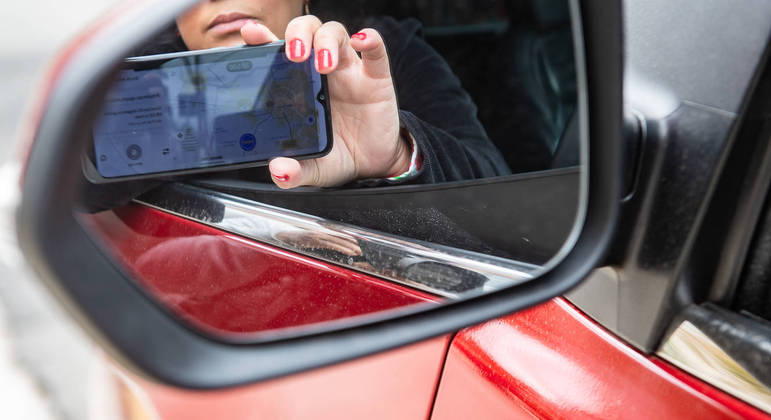 Motoristas mulheres enfrentam riscos diários de ameaças, ofensas e até estupros no dia a dia