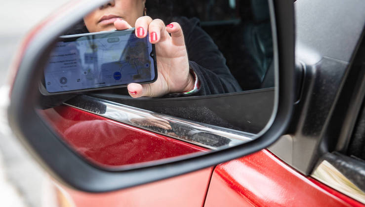 São Paulo, SP - 16.09.2022 _ Eliane Sanchez, motorista do aplicativo Uber, conta os perigos enfrentados pela mulher no transporte de passageiros. Foto Edu Garcia/R7