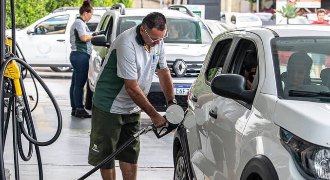 Preço da gasolina está quase 6% maior em março, mostra IBGE