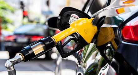 Preço do litro de gasolina subiu de R$ 4,96 para R$ 5,76 em 2023