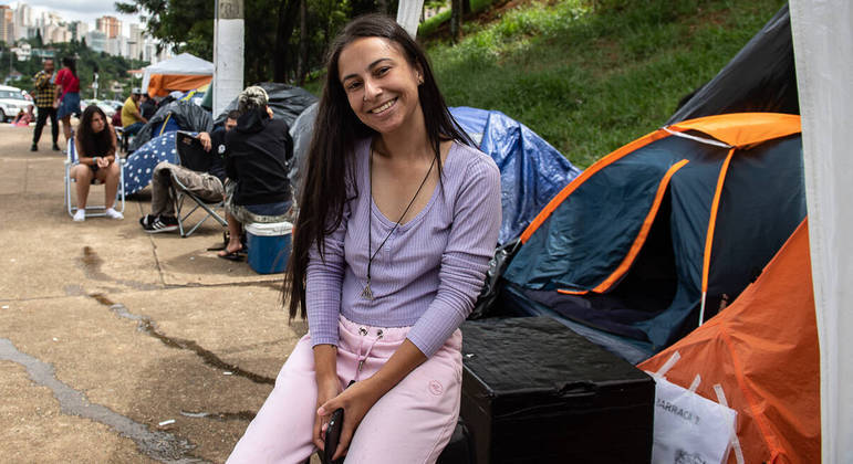 Andressa Carola é de Minas Gerais, está em SP há um mês e tenta garantir um ingresso