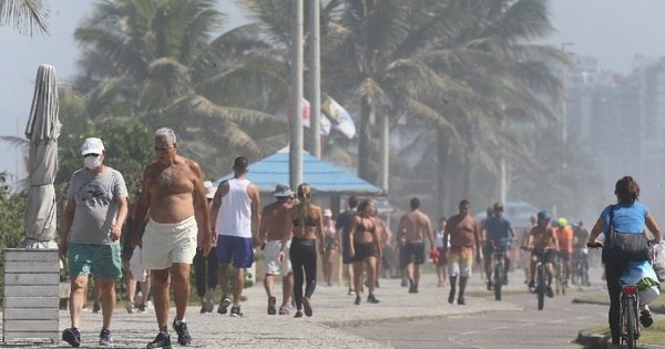 Banhistas enchem praias do Rio neste feriado durante quarentena