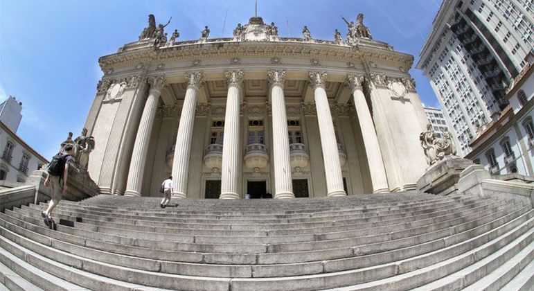 Assembleia do Estado do Rio, que incluiu no Orçamento plano para revisão dos salários