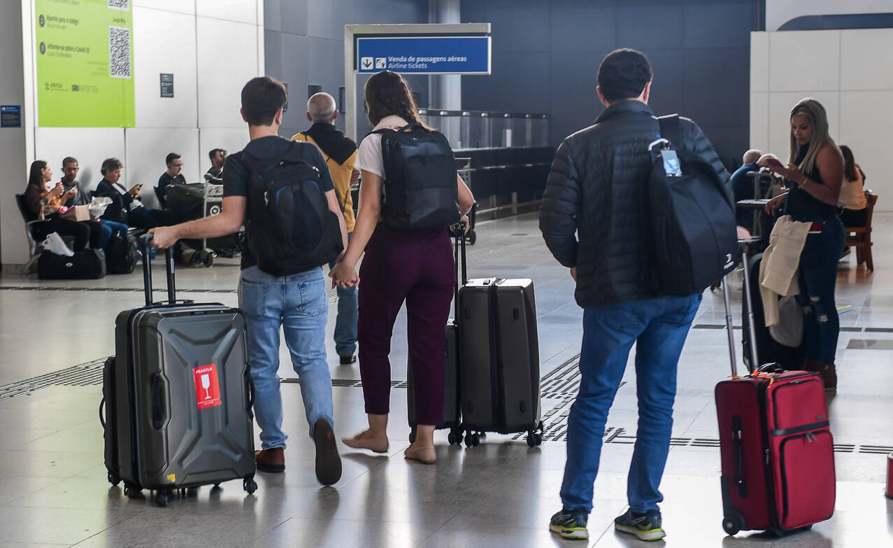 Passageiro é detido por levar celulares roubados, Aeroporto - Área Restrita