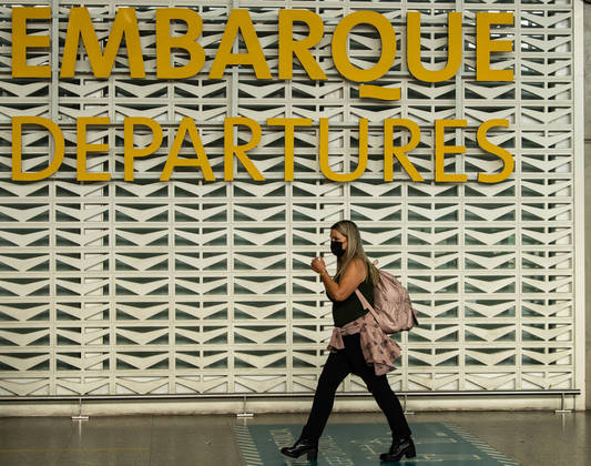 São Paulo, SP - 06.05.2022 - Aeroporto Internacional de Cumbica, Guarulhos, movimentação de passageiros no principal aeroporto da cidade. Foto Edu Garcia/R7
