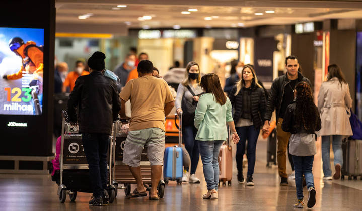São Paulo, SP - 06.05.2022 - Aeroporto Internacional de Cumbica, Guarulhos, movimentação de passageiros no principal aeroporto da cidade. Foto Edu Garcia/R7