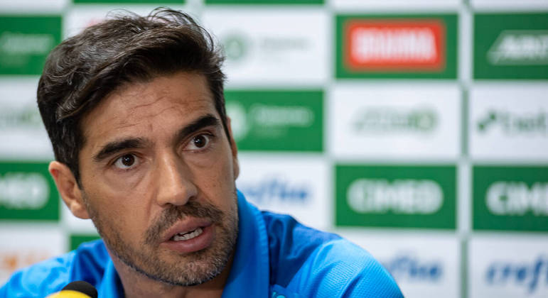 Abel recebe 44º cartão pelo Palmeiras e é o treinador com mais punições no futebol brasileiro