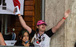 São Paulo, SP - 03.01.2023 - RBD, Rebelde, Ingressos - Fãs comemoram a compra de ingressos após enfrentar filas por horas. Foto Edu Garcia/R7