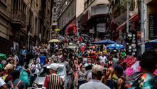 Compras de Carnaval movimentam centro de SP após restrições: 'preparar para curtir a festa'