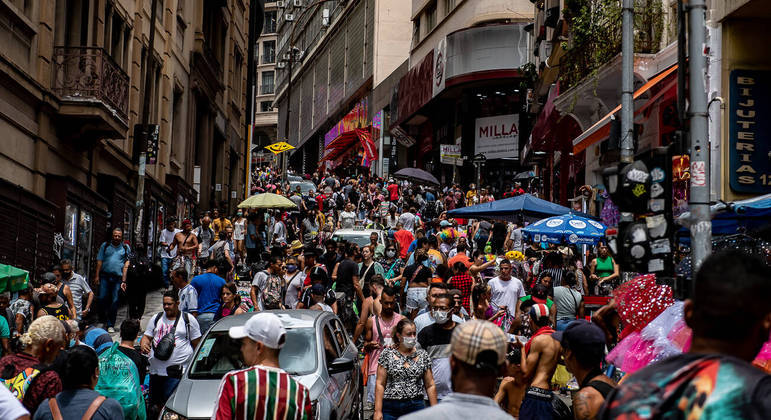Rua 25 de Março, tradicional centro comercial de São Paulo
