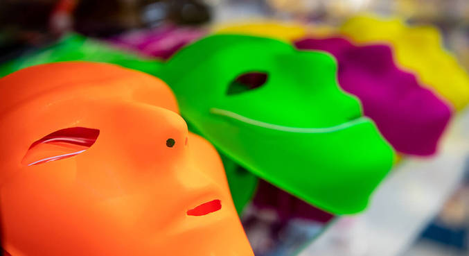 Folião deve ficar de olho no cartão quando for fazer pagamento durante o Carnaval