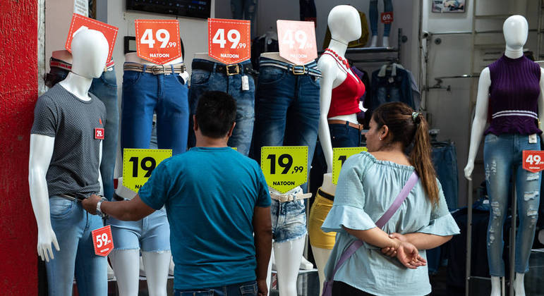 Consumo das famílias aumentou pelo terceiro trimestre consecutivo