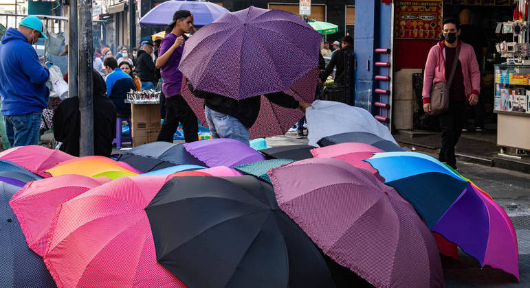 Passagem de uma nova frente fria deve derrubar a temperatura e trazer chuva