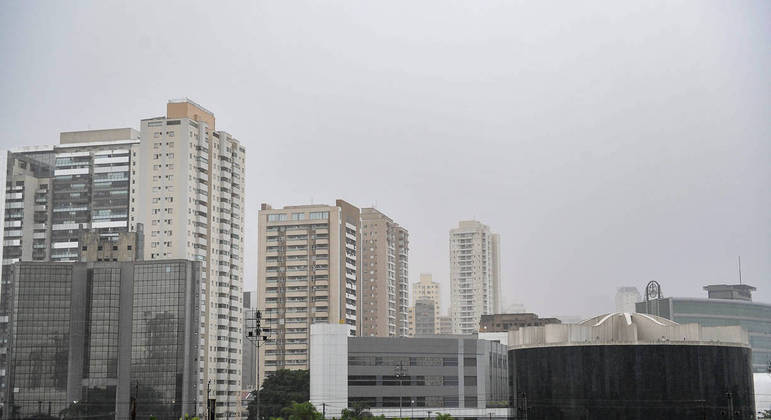 Cidade de São Paulo tem primeira chuva depois de 48 dias de seca