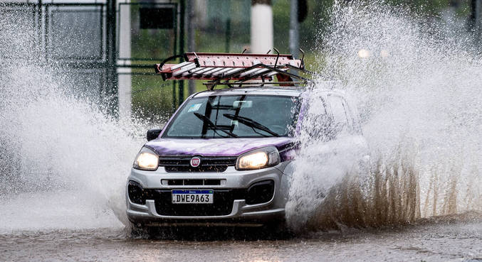 Chuva intensa cai sobre a região da zona oeste da cidade 