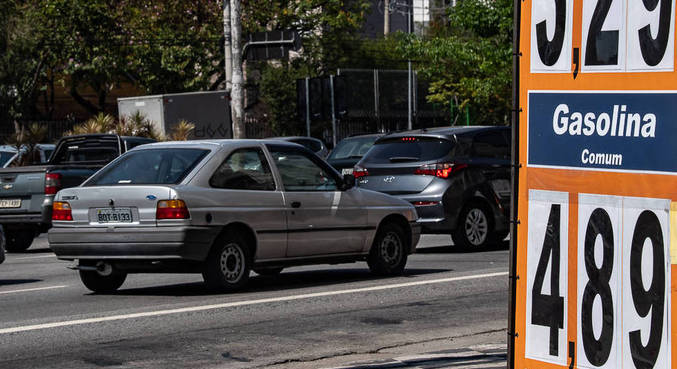 O preço médio da gasolina já caiu 34,9% desde junho deste ano