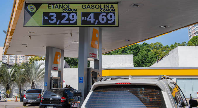 Posto de combustível na zona norte de São Paulo, que está com valor abaixo de R$ 5
